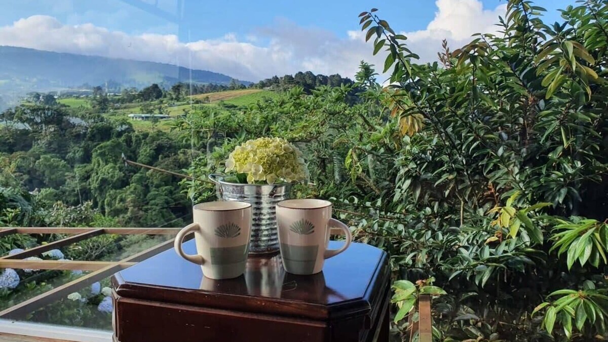 San Isidro Apartment | Sunset Suite near Poas Volcano & SJO Airport