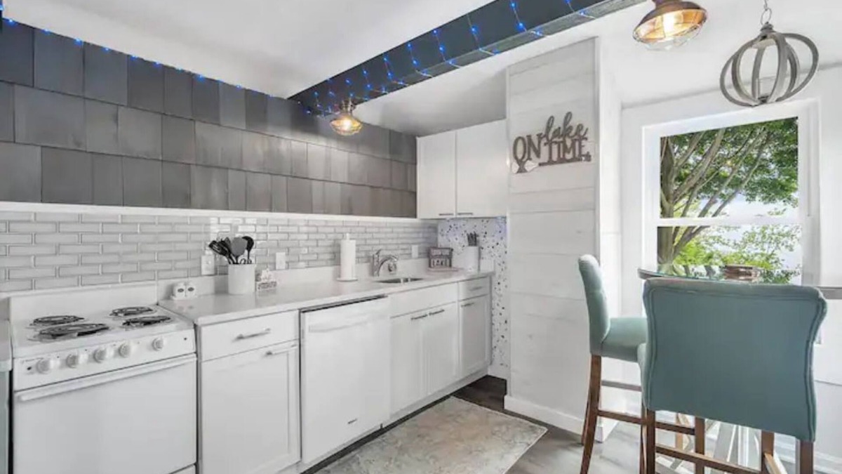 Willoughby House | Sunset Suite