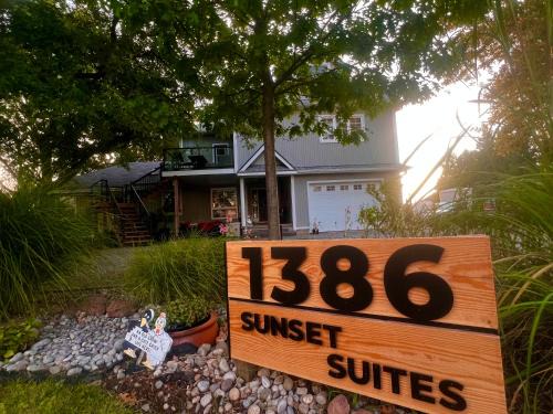 Niagara-on-the-Lake House | Sunset Suites in Niagara Wine Country