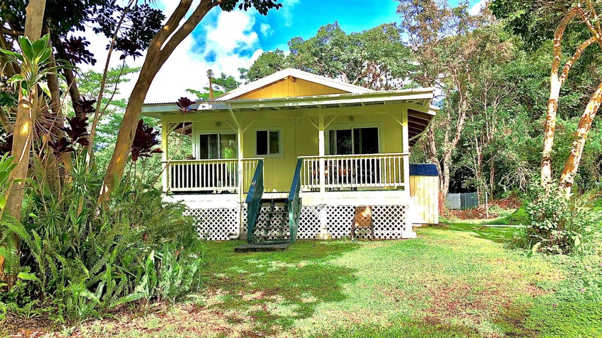 Keaau House | Sunset Suzy's tropical retreat! One free night! After 7 nights.