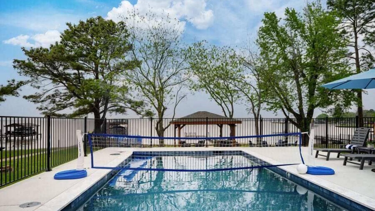 Gun Barrel City House | Sunset Swim Lake Front Home Pool, Hot Tub