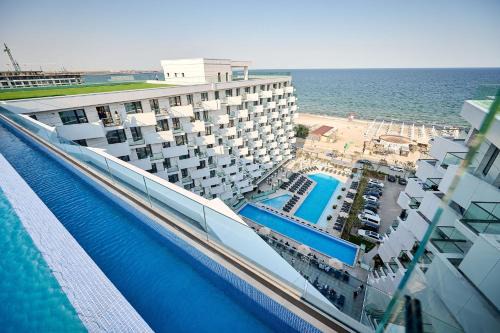 Mamaia-Sat Apartment | Sunset View Apartment in Infinity Beach Resort - parking