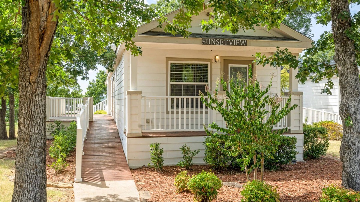 Sperry Cottage | Sunset View at CrossTimbers Marina