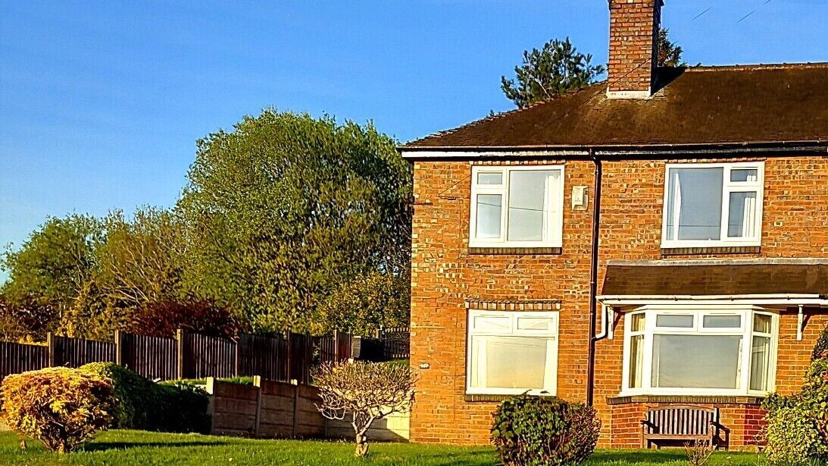 Forsbrook House | SUNSET VIEW, Comfortable spacious house in the beautiful County of Staffordshire