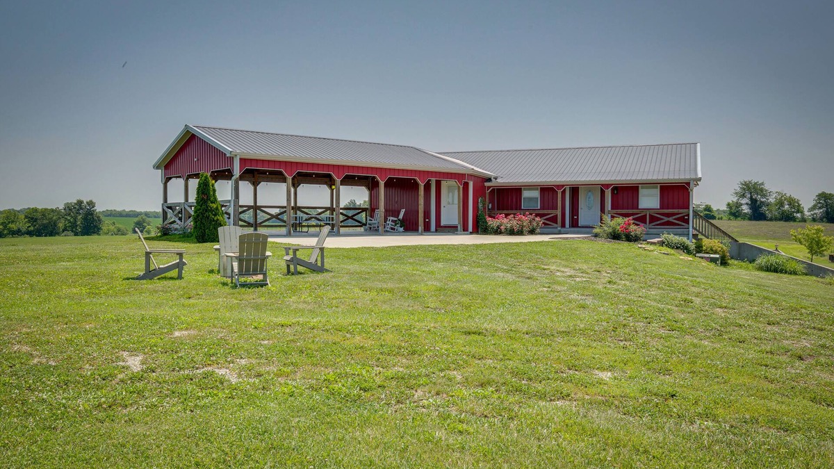 Clinton County Apartment | ‘Sunset View’ Home: 1 Mi to Smithville Lake!