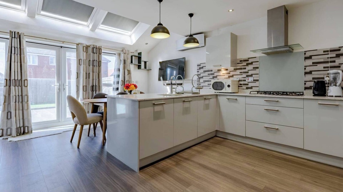 Wednesbury House | Sunset View-Luxury 2-Bed House Near Birmingham