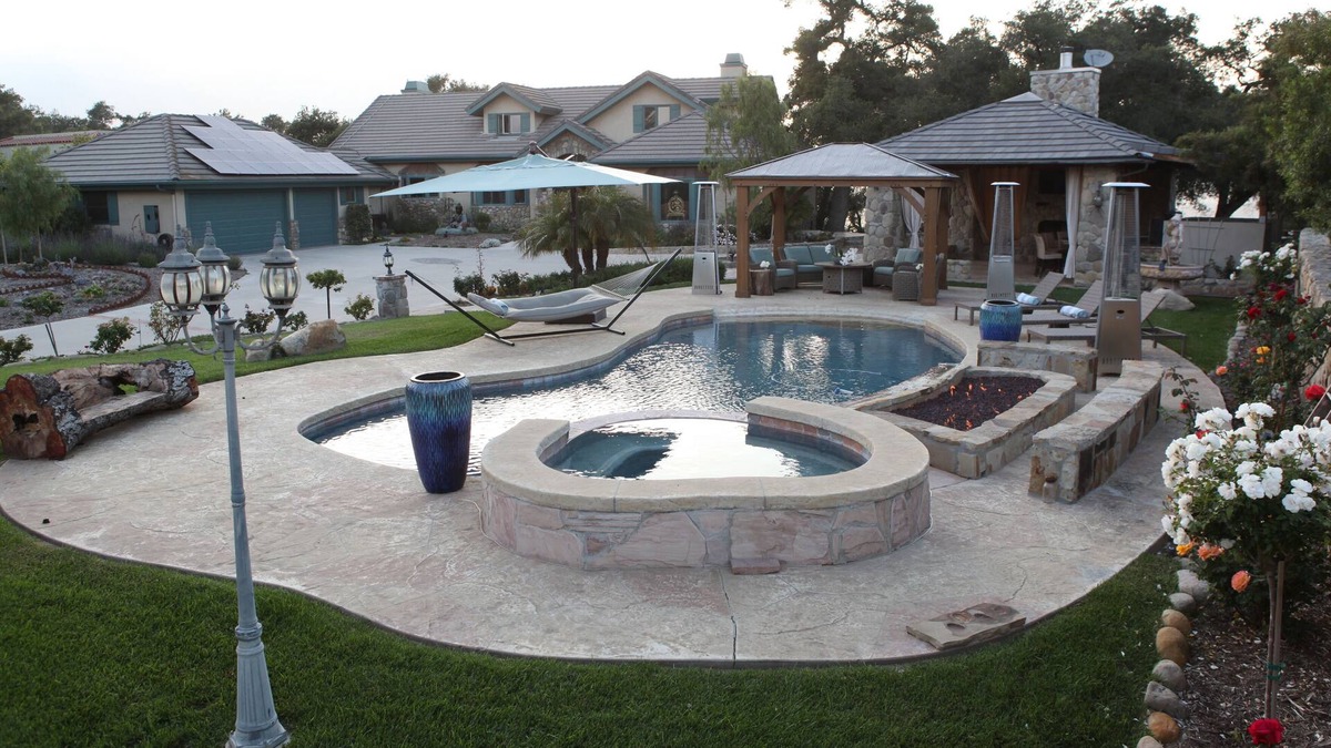 Oak View House | Sunset View Oasis🌹Saltwater Pool+Spa, Infrared Sauna, Outdoor Kitchen