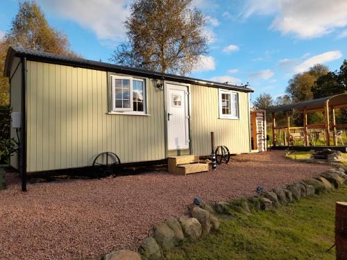 Stronmilchan Apartment | Sunset View Shepherds Hut