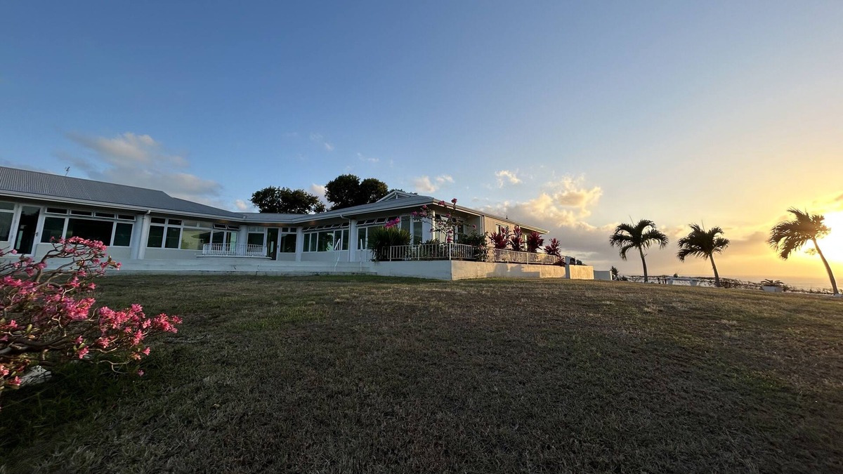 Estate Orange Grove West Villa | Sunset Villa, near beach, perfect for catered weddings & events