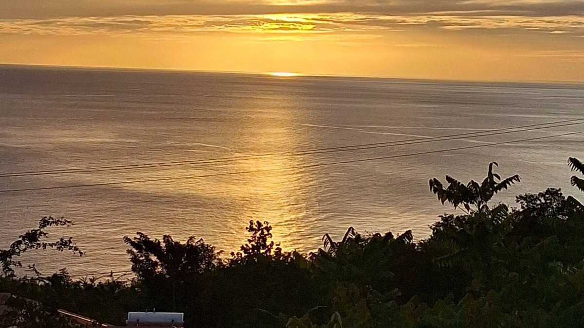 Mero Apartment | Sunset Vista charming 1-bedroom apartment 0.4 miles from beautiful Mero Beach.