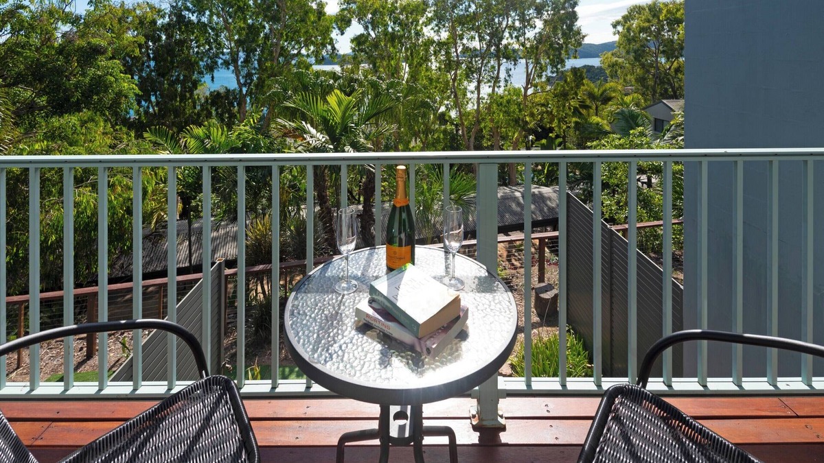 Hamilton Island Apartment | Sunset Waters 2 - Marina side 2 bedroom apartment with buggy