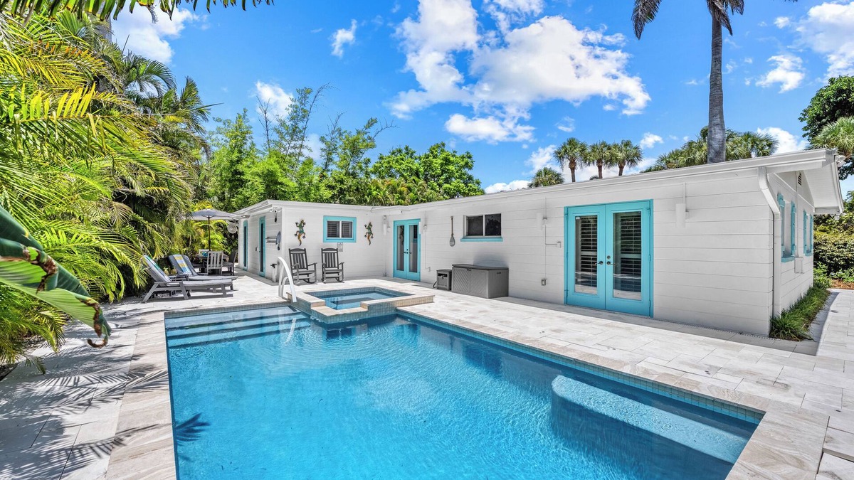 Bay Isle House | Sunset West | Private Pool, Spa, Near Siesta Key Beach & Siesta Key Village