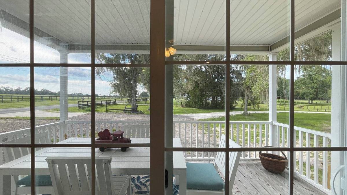 Reddick Cottage | Sunsets and Horse Ranches Cottage