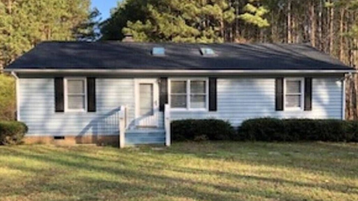Manson House | Sunsets, covered dock and comfy House at Kerr Lake
