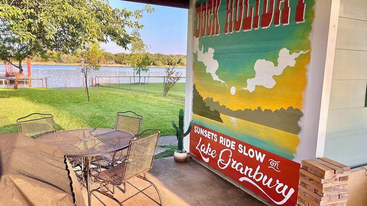 Granbury Cottage | Sunsets! Lake Home w Swing at Dock. Stocked kitchen, KING Bed, Photo Opp