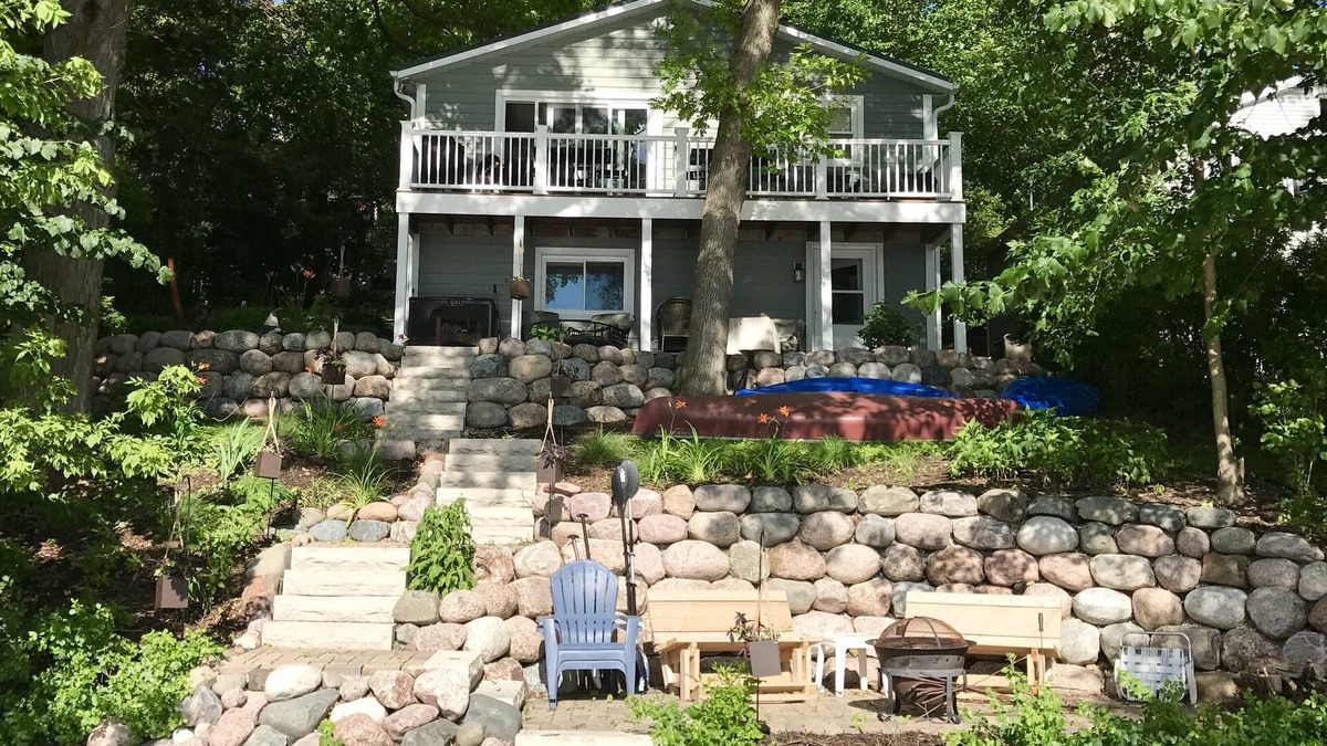 Hustisford House | Sunsets on the lake at Mill Pond Cottage-Pickleball, Water Sports, Hiking &more