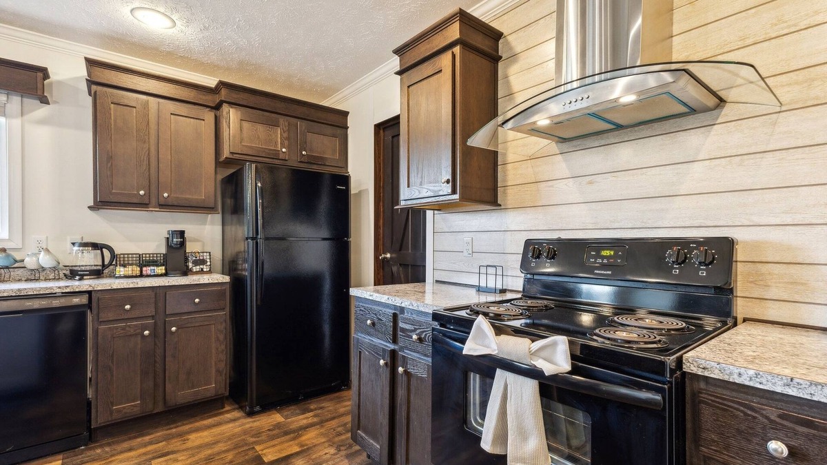 Port Clinton House | Sunsets & Serenity: Port Clinton Waterfront Stay 3 Bedroom Home