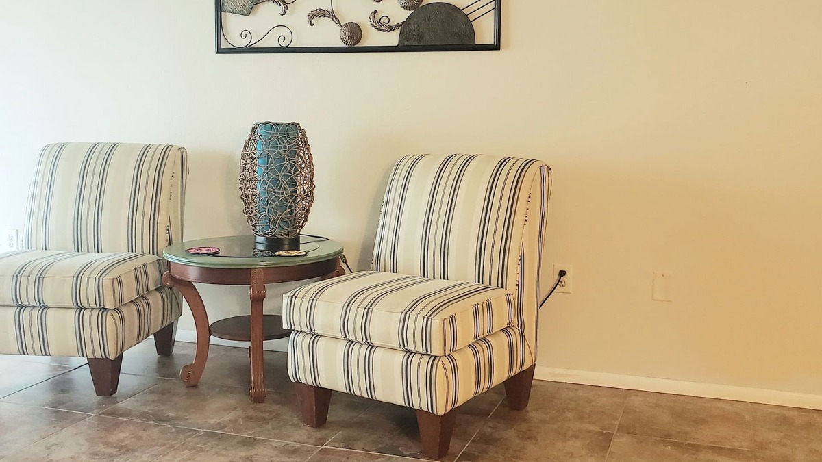 Ridge Wood Heights Condo | Sunshine 2-bedroom apartment 5 mile from Siesta Beach