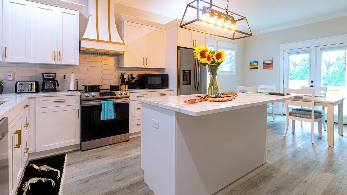 Seminole Heights House | Sunshine Bungalow in Tampa Florida - Vacation Rental