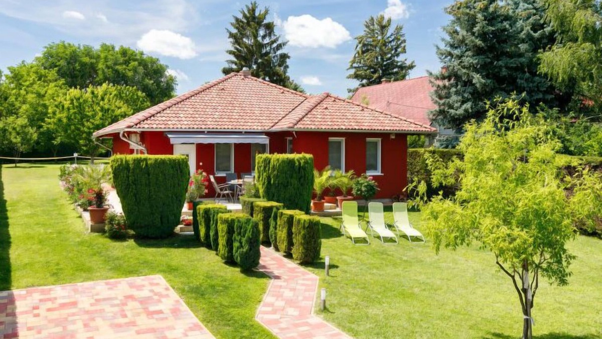 Balatonszemes House | Sunshine by Interhome