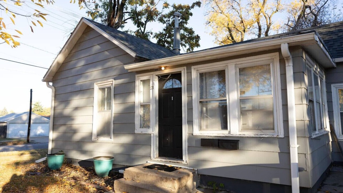 Hastings House | Sunshine Cottage 2 bedroom in duplex
