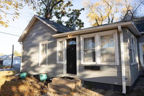 Hastings House | Sunshine Cottage 2 bedroom in duplex