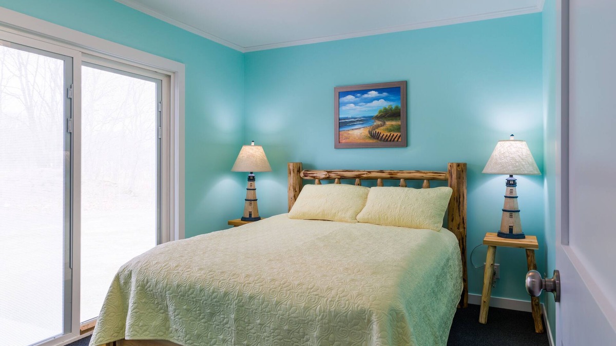 Saugatuck Cottage | Sunshine Cottage, Saugatuck. Walk downtown. Clean, crisp, colorful, convenient.