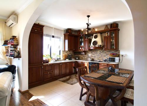 Qawra Bed & Breakfast | Sunshine Court Budget