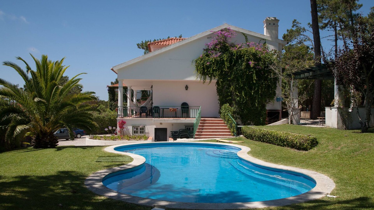 Foz do Arelho House | Sunshine Guest House Foz: Unveil the Mystical Vintage Oasis,embrace Tranquility!