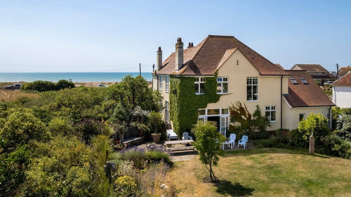 Pevensey Villa | Sunshine House - Five Bedroom Villa, Sleeps 11