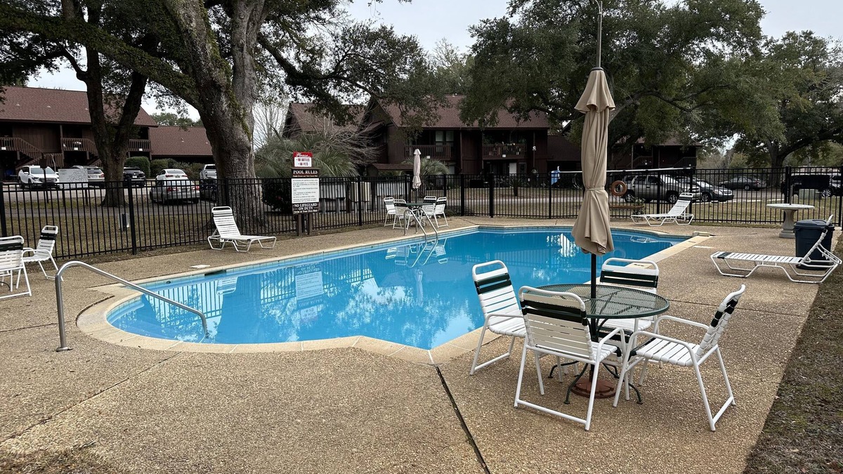 Diamondhead Condo | Sunshine Oaks - 1st Floor Condo w/Pool: Golf, Swim & Casino nearby!