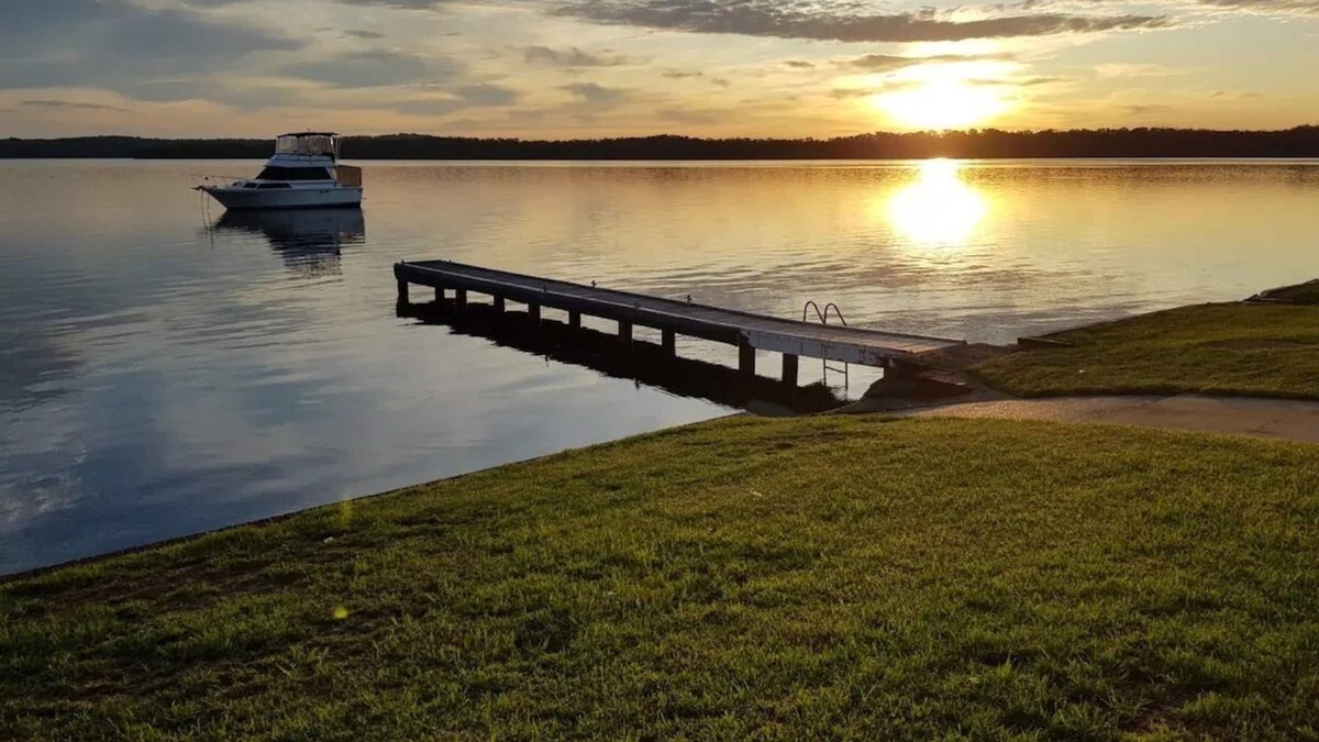 Lake Macquarie City Council House | "Sunshine On The Water" Absolute Waterfront & Jetty. Paradise at your doorstep.