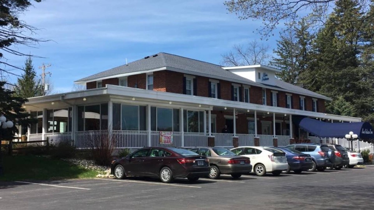 Central Lake Bed & Breakfast | Sunshine Room for 2 #7