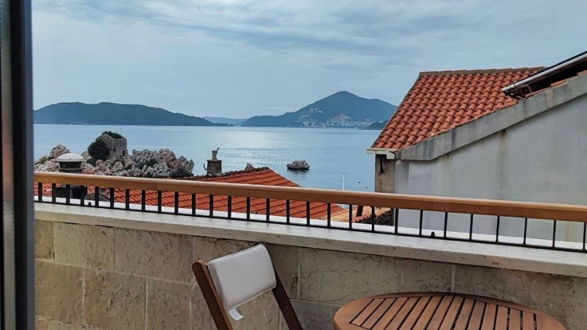 Przno Apartment | Sunshine Studio Apartment with Terrace and Sea View in Przno