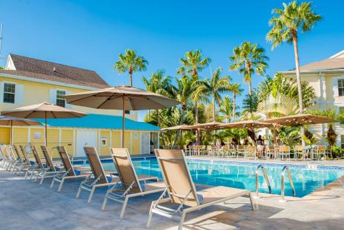 Seven Mile Beach Hotel | Sunshine Suites Resort