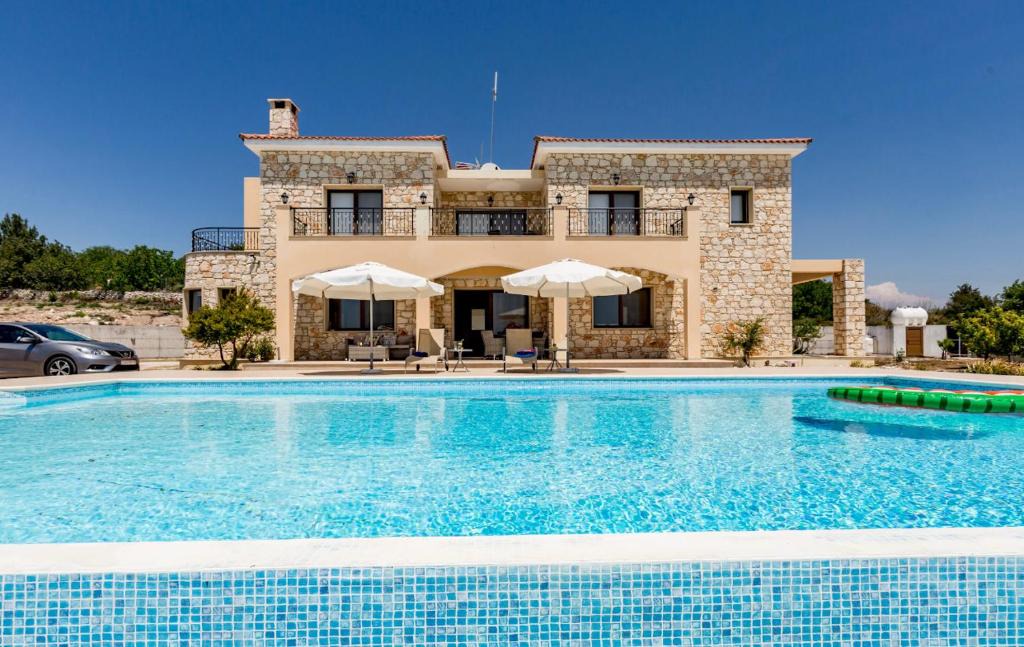 Lasa Villa | SunShine Villa Paphos