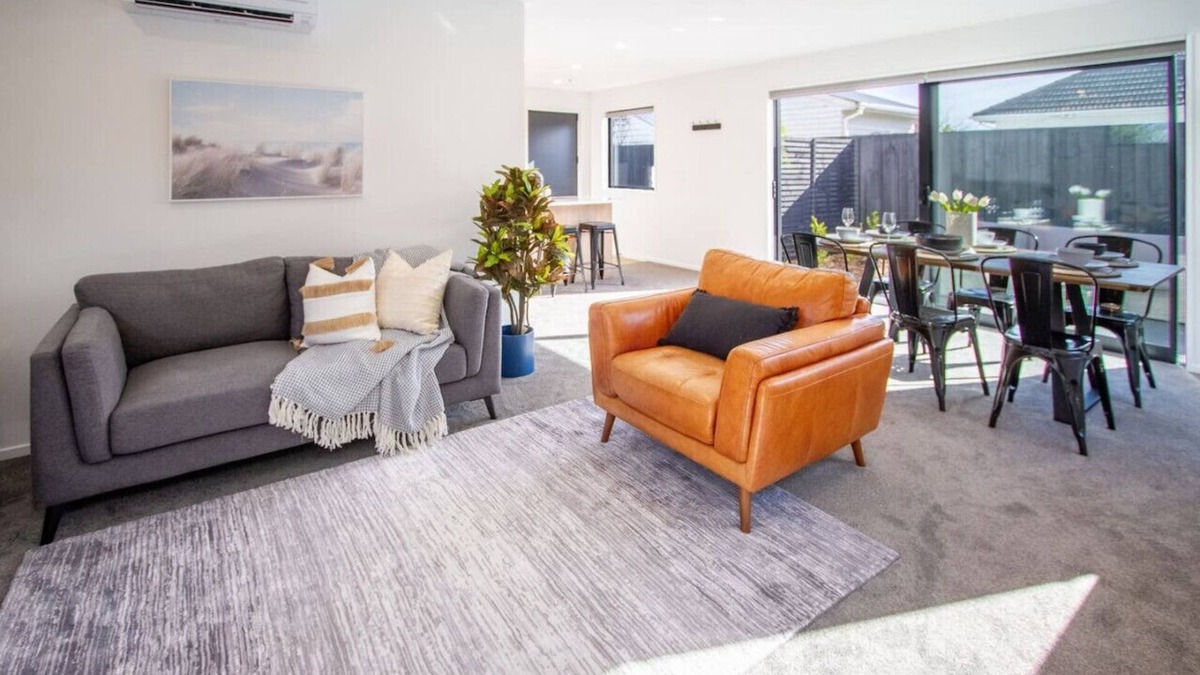 Saint Albans House | Sunsoaked Stylish 3 Bed 1.5 Bath Home w Garage