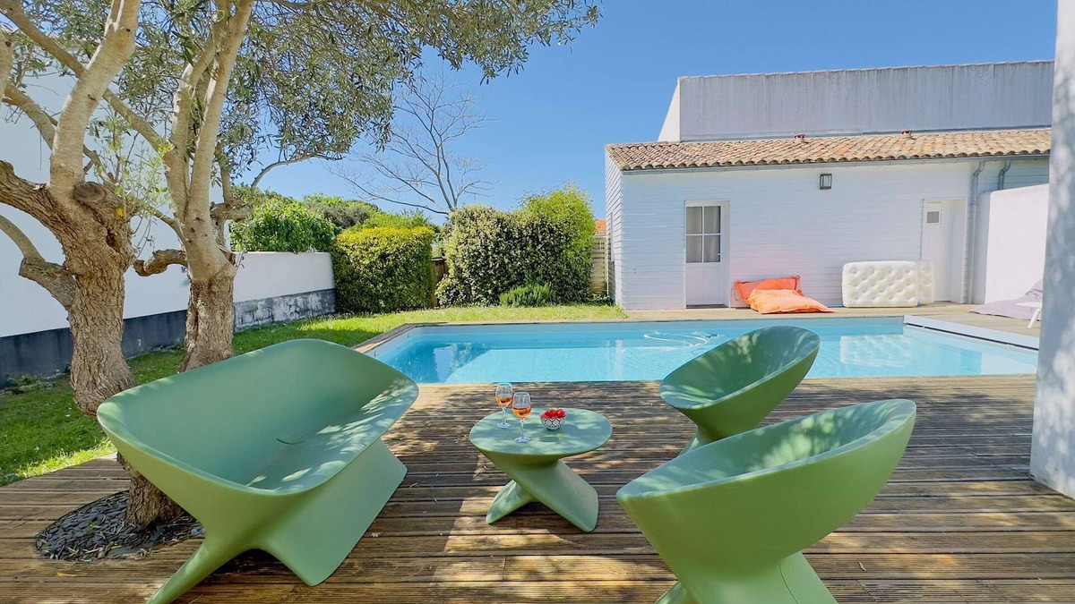 Saint-Clement-des-Baleines House | Superb villa with swimming pool in the village