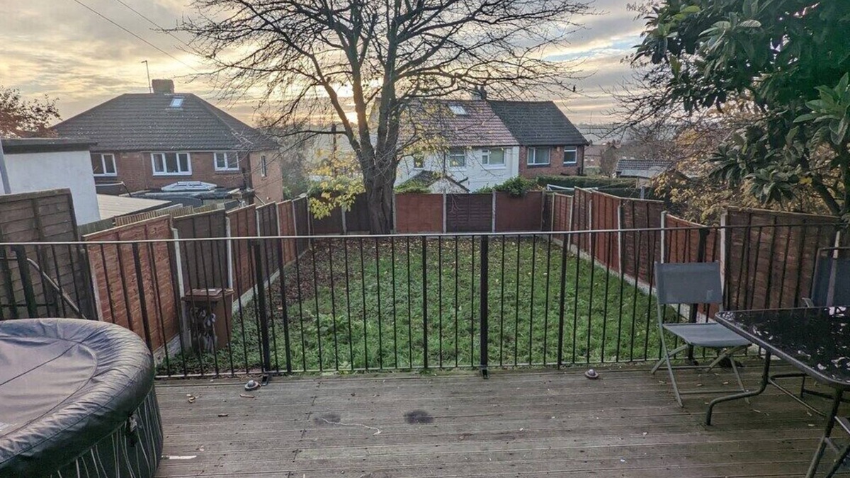 Leeds House | Super 7Bed House - Hot Tub - Large Gathering Meets