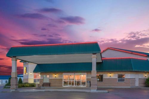 Portage La Prairie Hotel | Super 8 by Wyndham Portage La Prairie MB
