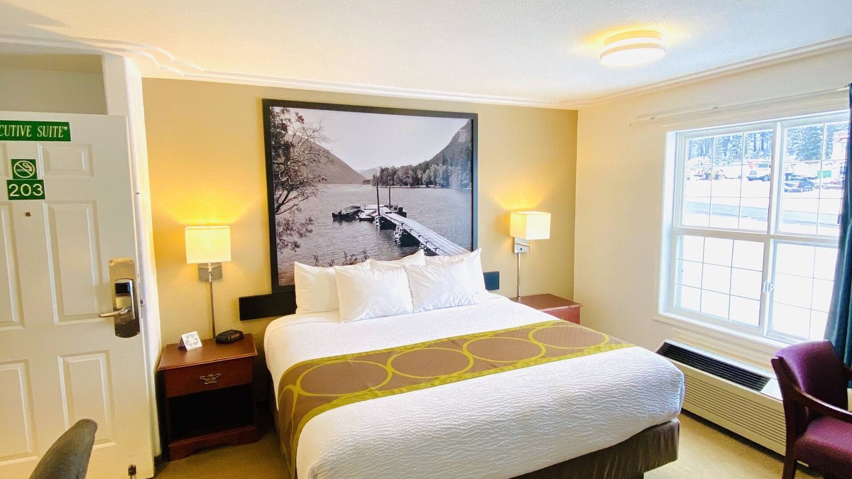 100 Mile House Hotel | Super 8 by Wyndham 100 Mile House