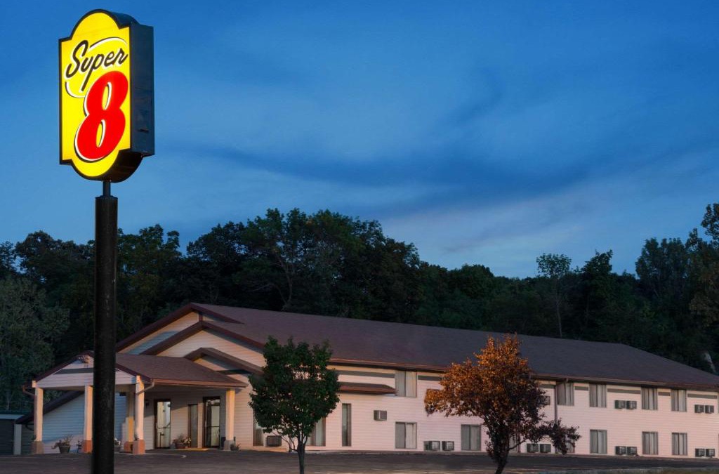 Algona Hotel | Super 8 by Wyndham Algona