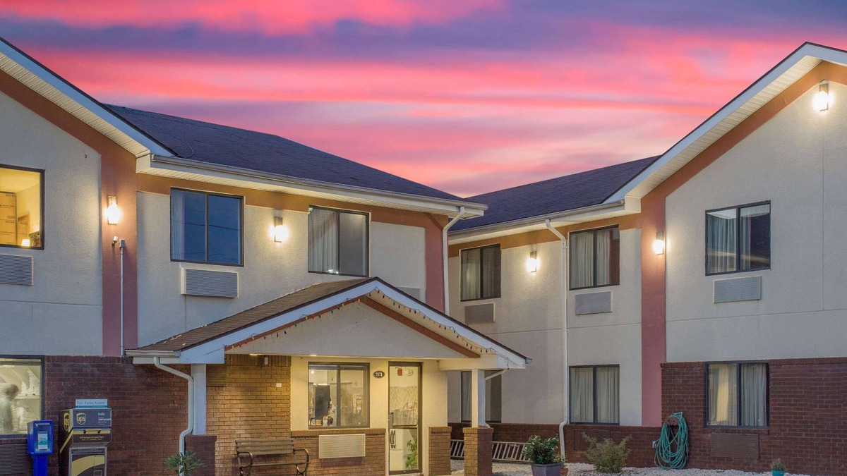 Appomattox Hotel | Super 8 by Wyndham Appomattox VA