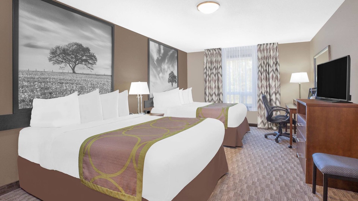 Athabasca Hotel | Super 8 by Wyndham Athabasca AB