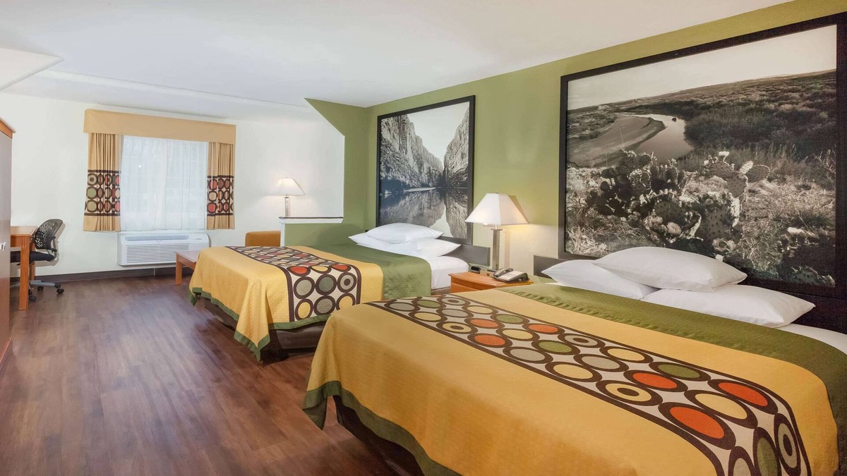 Beaumont Hotel | Super 8 by Wyndham Beaumont I-10 South/College St