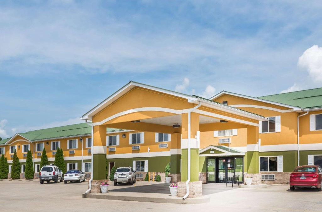 Avoca Hotel | Super 8 by Wyndham Bedford