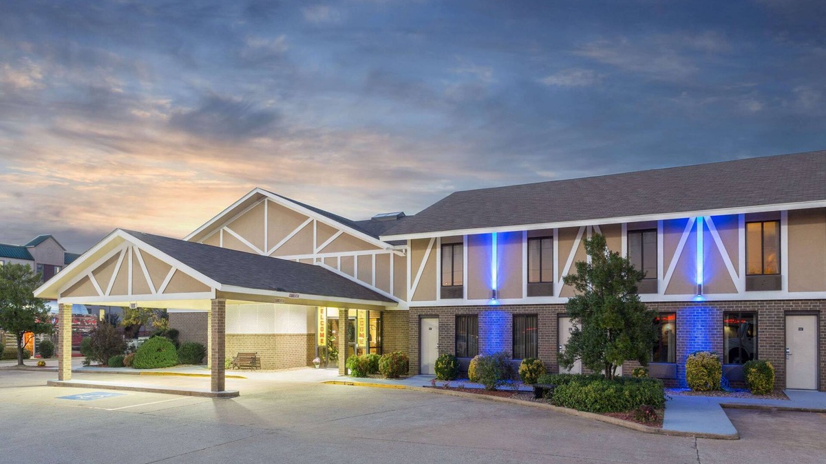 Bentonville Hotel | Super 8 by Wyndham Bentonville