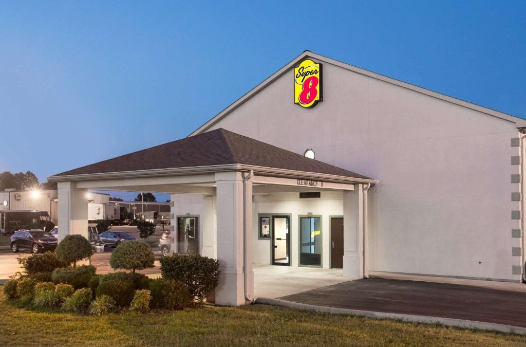 Booneville Hotel | Super 8 by Wyndham Booneville