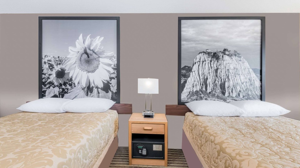 Bowman Hotel | Super 8 by Wyndham Bowman