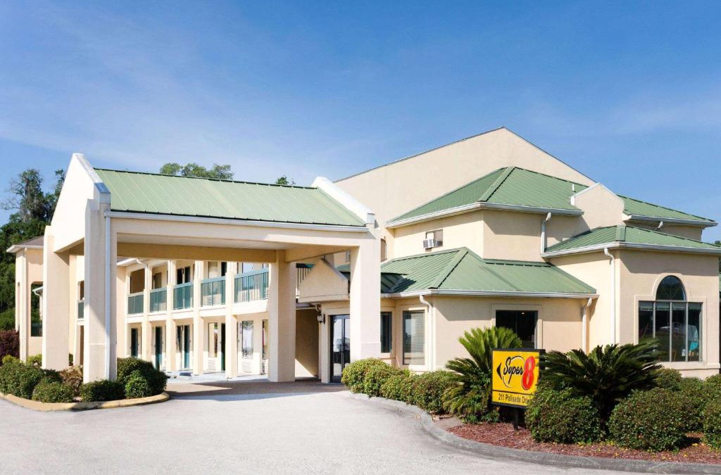 Brunswick Hotel | Super 8 by Wyndham Brunswick South I-95